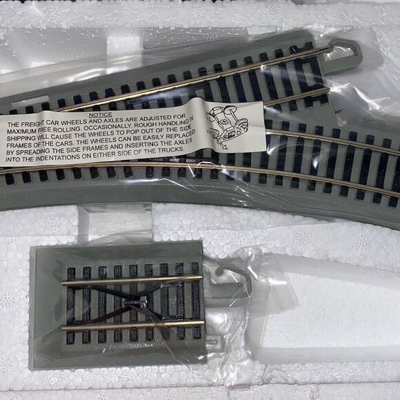 Hawthorne Village Memories of Christmas Bachmann Train and Rail Set - Picture 4 of 10